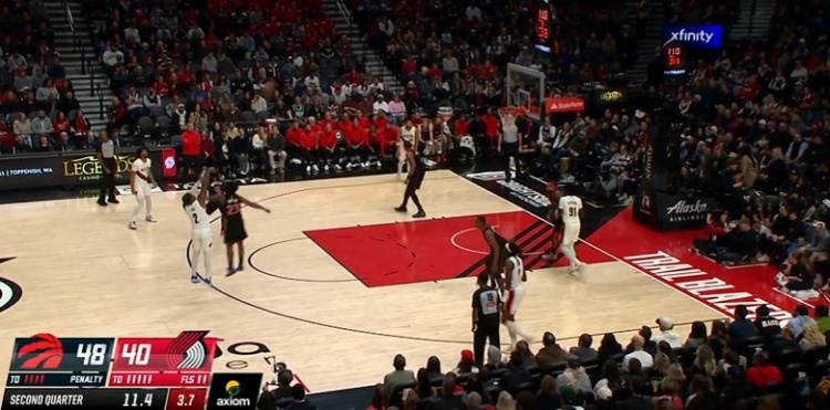 天天盈球竞彩比分-这球真硬！乐福接球晃动 虽未晃开空间但强行出手仍然飙中